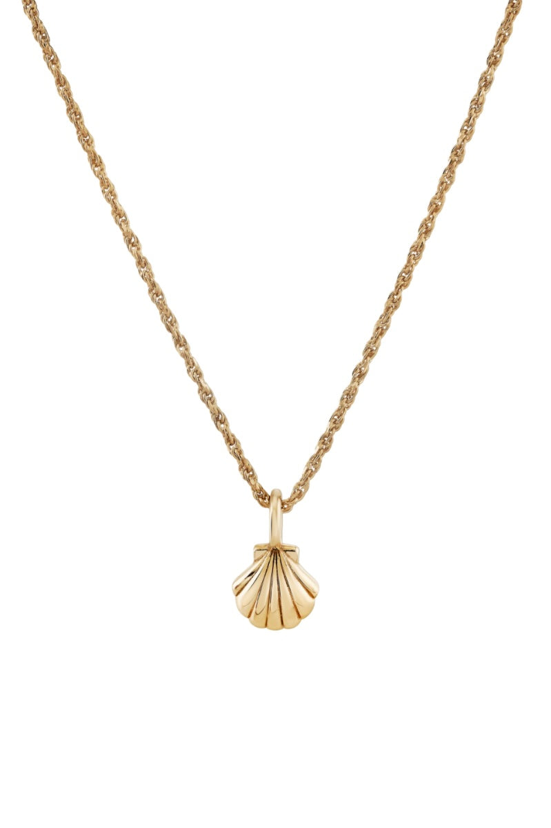 PETITE SCALLOP SHELL CHARM