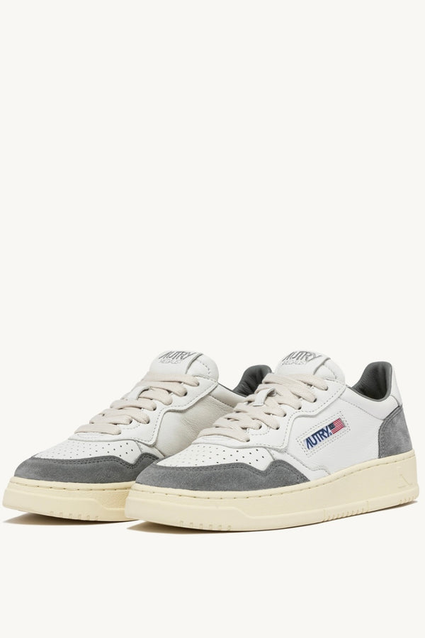 MEDALIST LOW SNEAKERS