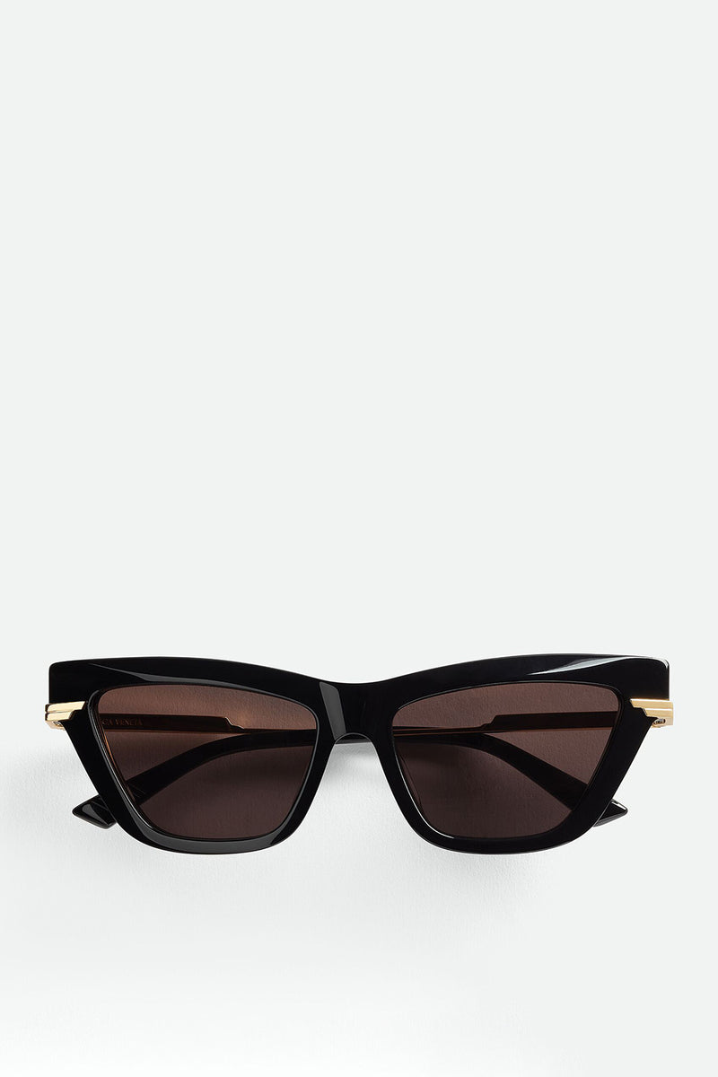 CLASSIC CAT EYE SUNGLASSES IN BLACK