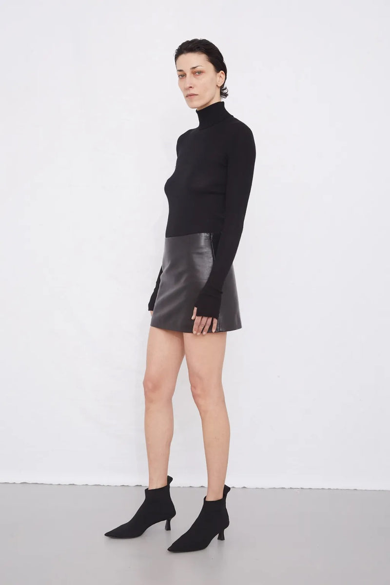 LEATHER MINI SKIRT IN BLACK
