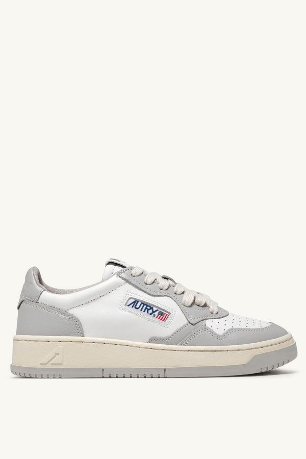 MEDALIST LOW LEATHER SNEAKER