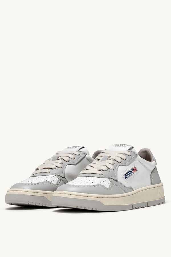 MEDALIST LOW LEATHER SNEAKER