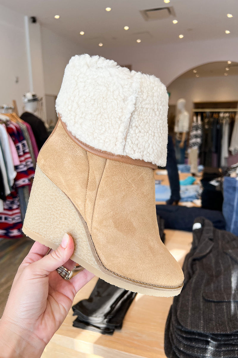 TOTAM SUEDE AND SHEARLING WEDGE BOOTS IN NATURAL
